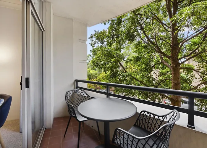 Chic Urban Escape In Vibrant Camperdown
