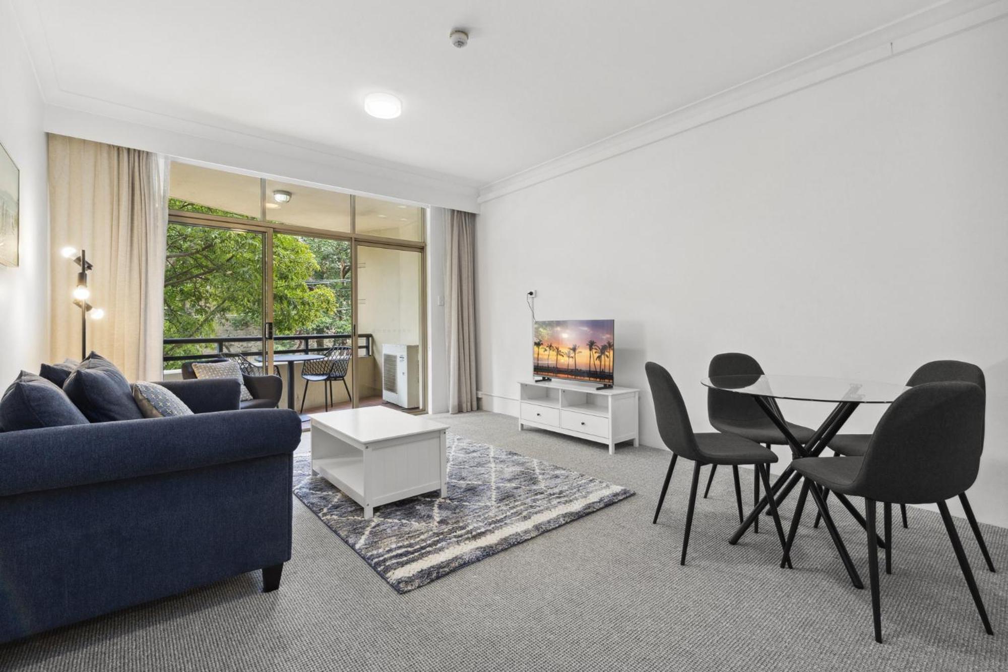 Chic Urban Escape In Vibrant Camperdown