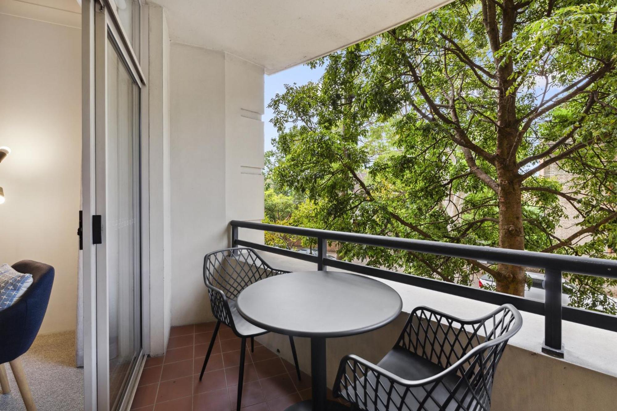 Apartment Chic Urban Escape In Vibrant Camperdown Sydney
